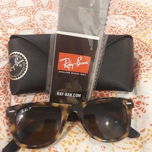 Polarized Rayban Wayfarers excellent condition!